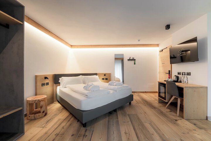 Room 4 of 49
