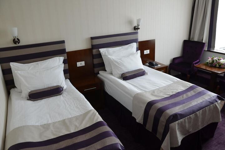 Room 13 of 26
