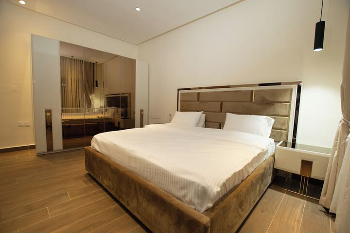 Room 5 of 17