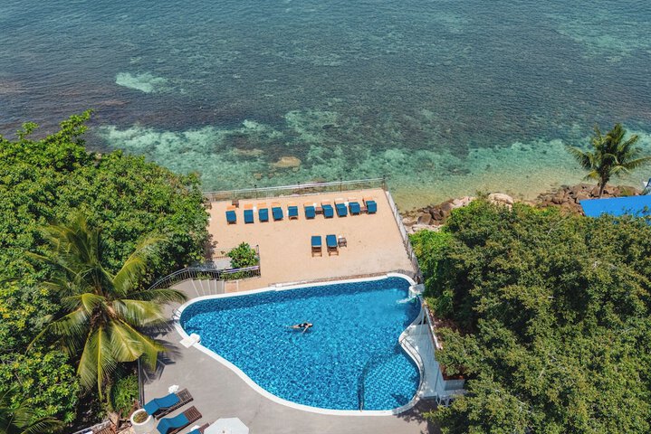 Hotel Pool