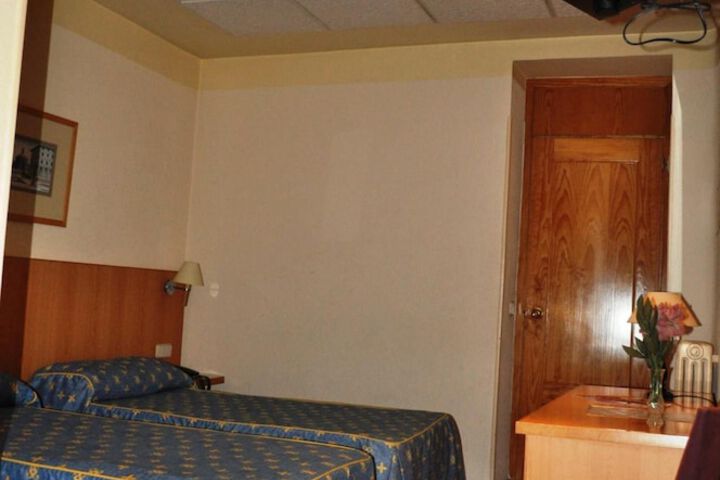 Room 35 of 69