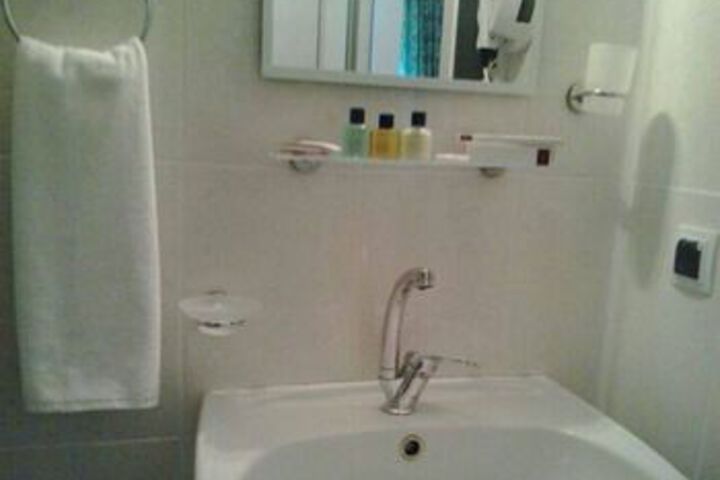 Room 2 of 20