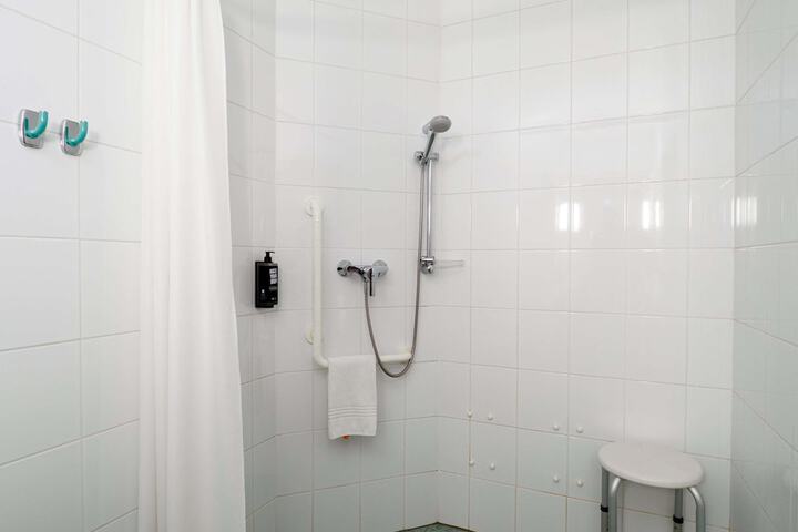 Room 27 of 77