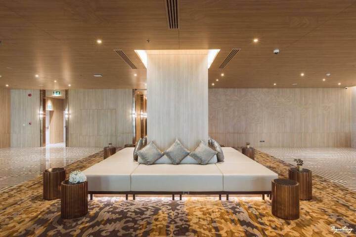 Entrance & Lobby