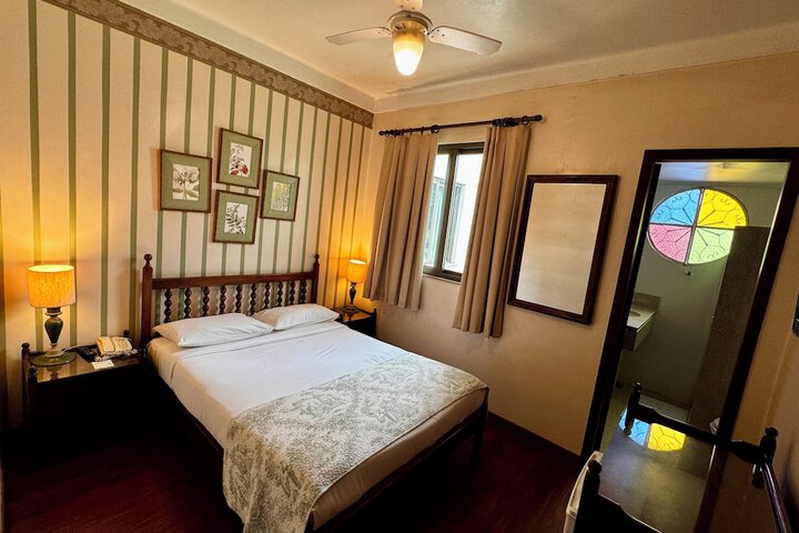 Room 28 of 63
