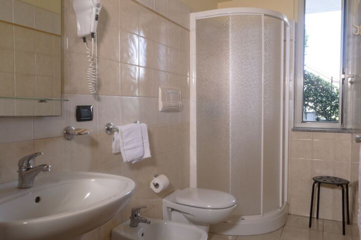 Room 8 of 38