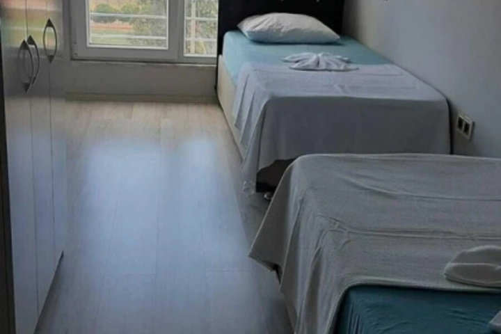 Room 5 of 8