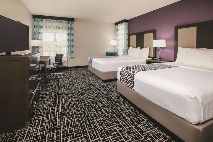 2 Queen Beds (4 of 6)