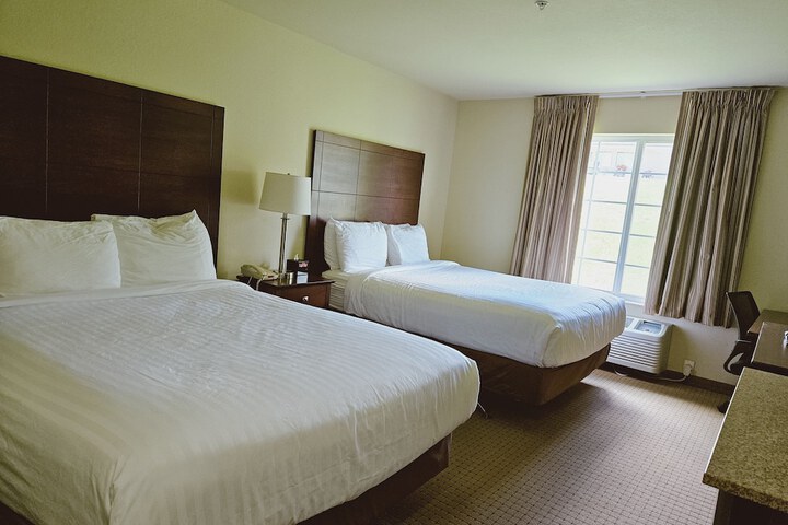 2 Queen Beds (6 of 8)