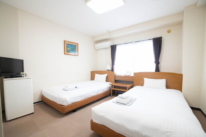 Room 4 of 14