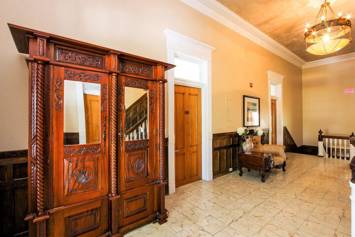 Ballroom/Hall 110 of 149