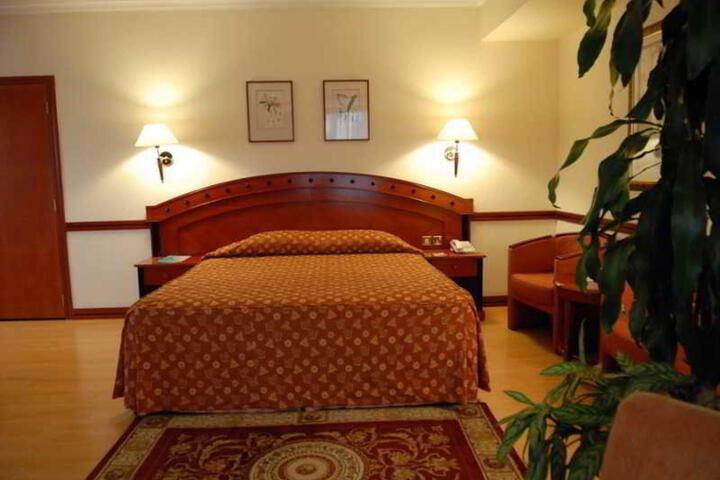 Room 13 of 21