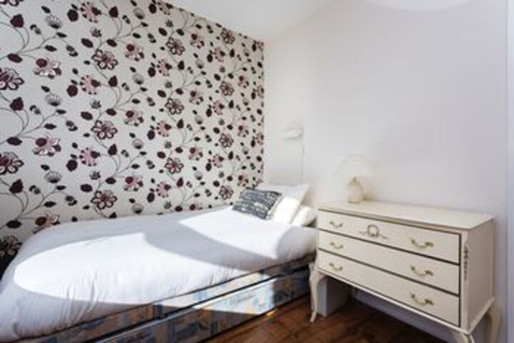 Room 6 of 18