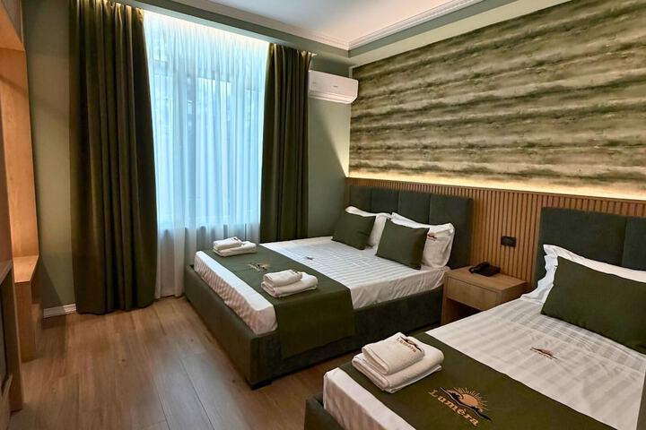 Room 5 of 18
