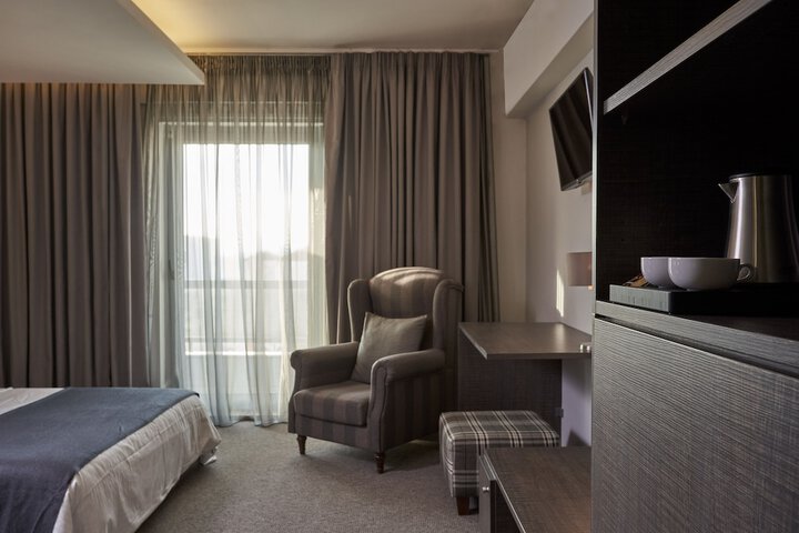 Room 12 of 27