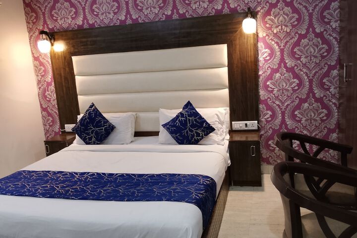 Room 10 of 19