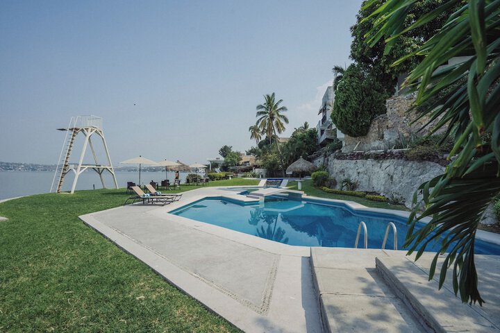 Pool 38 of 75