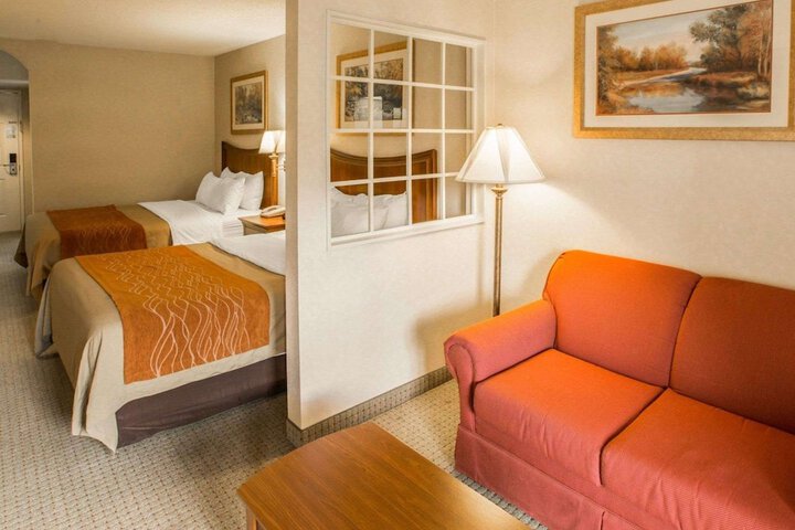 2 Queen Beds River View Balcony (11 of 11)