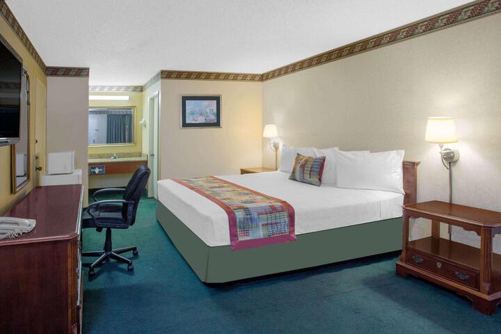 1 King Bed (9 of 14)