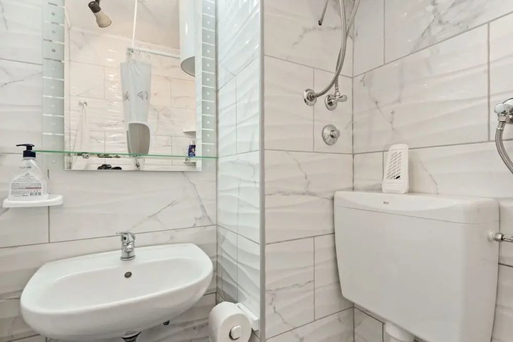 Room 8 of 14