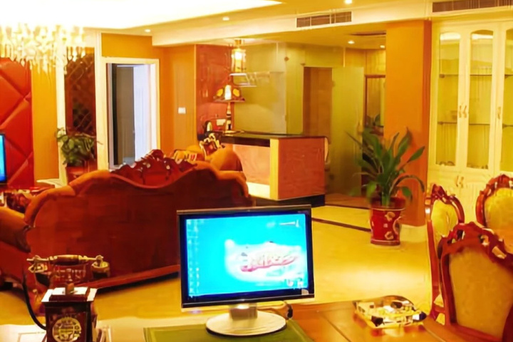 Room 2 of 8