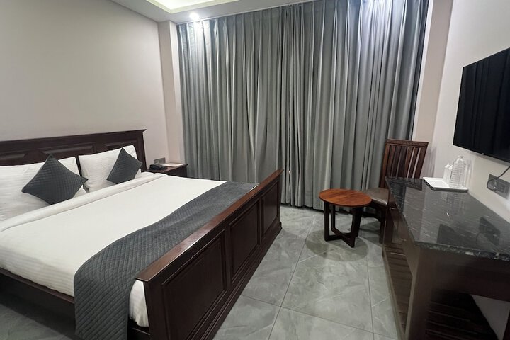 Room 8 of 38
