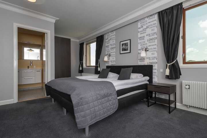 Room 10 of 83