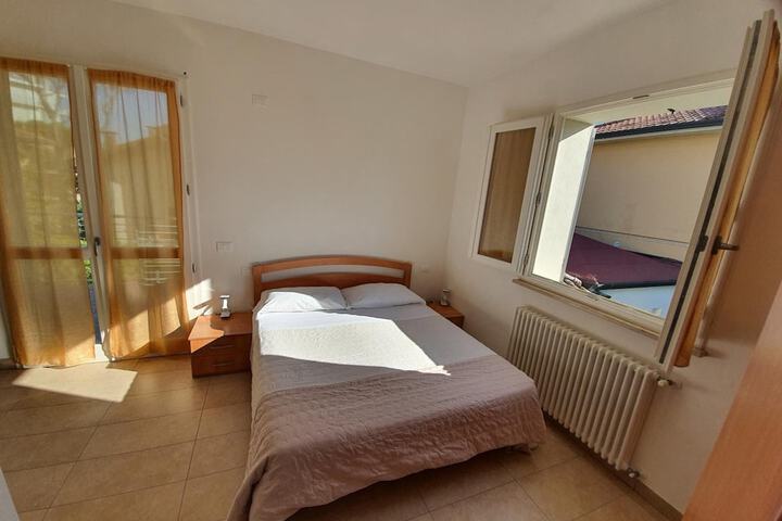 Room 10 of 61