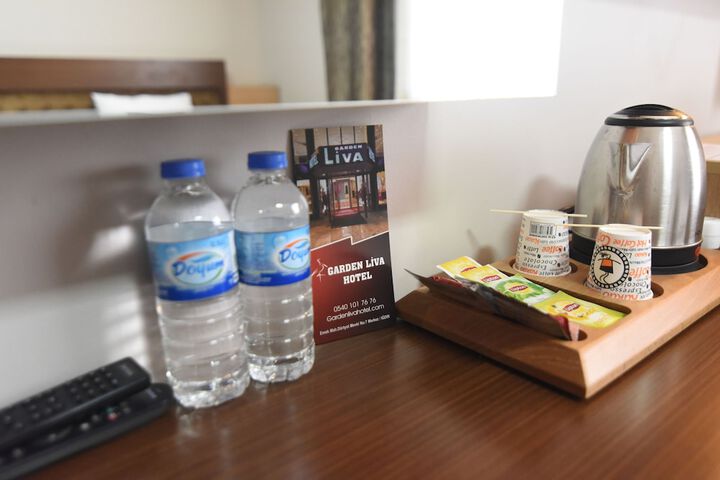 Room 6 of 12