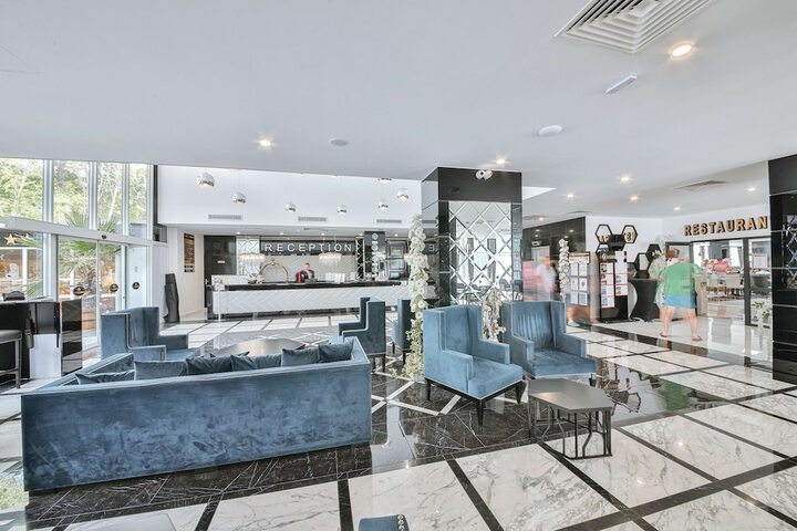 Entrance & Lobby