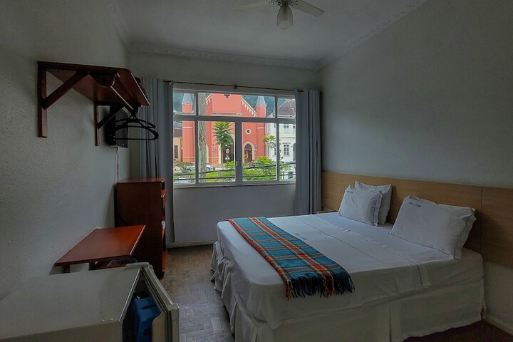 Room 15 of 38