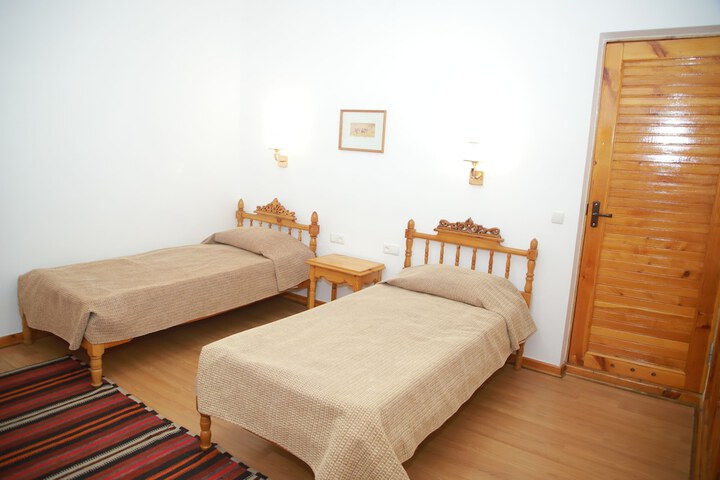 Room 4 of 91