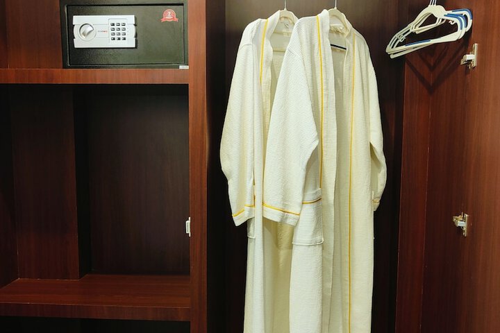 Room 12 of 96