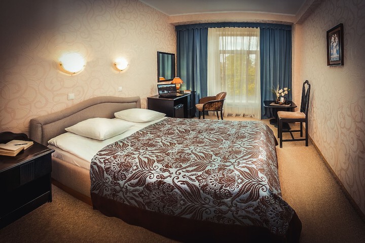 Room 27 of 81
