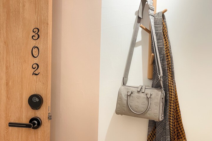 Room 49 of 136