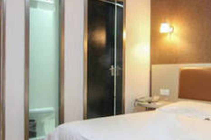 Room 18 of 29