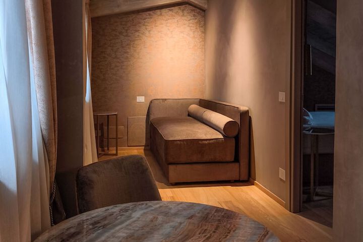 Room 48 of 106
