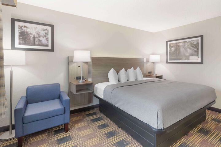 2 Queen Beds (5 of 6)