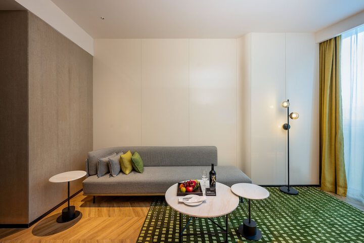 Room 4 of 63