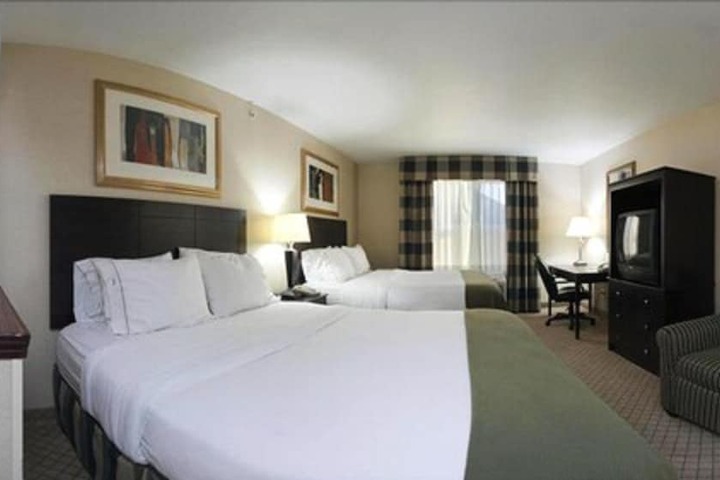 2 Queen Beds (4 of 14)