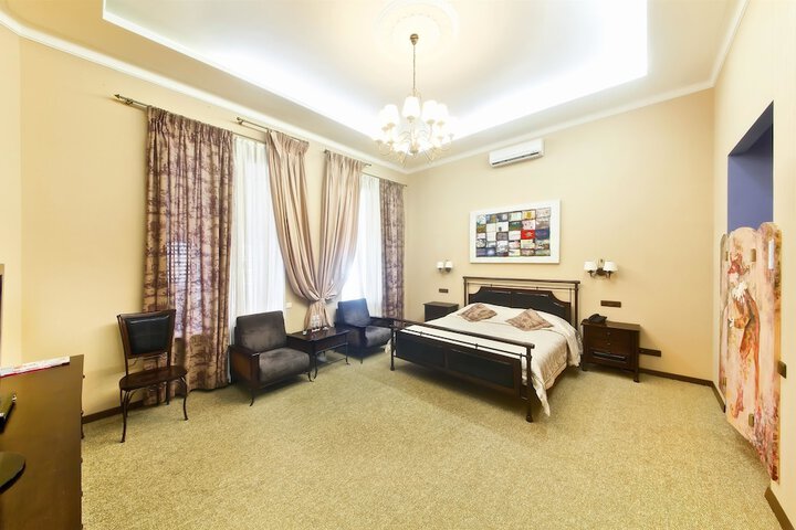 Room 9 of 89