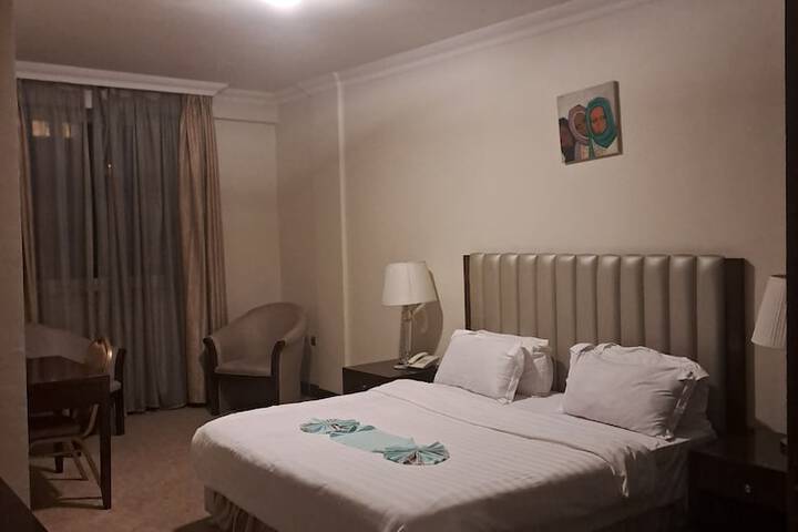 Room 16 of 28