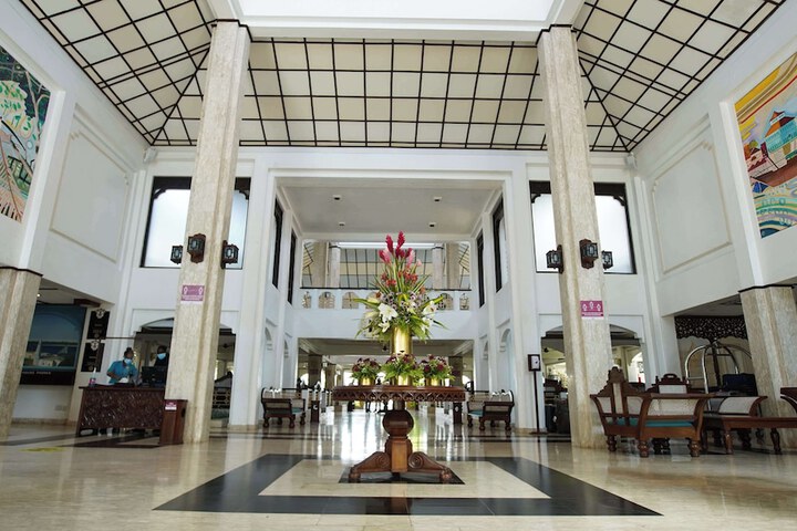 Entrance & Lobby