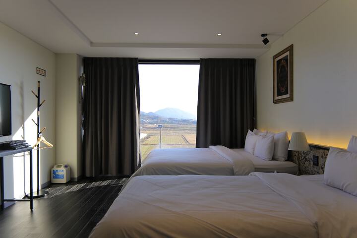 Room 40 of 190
