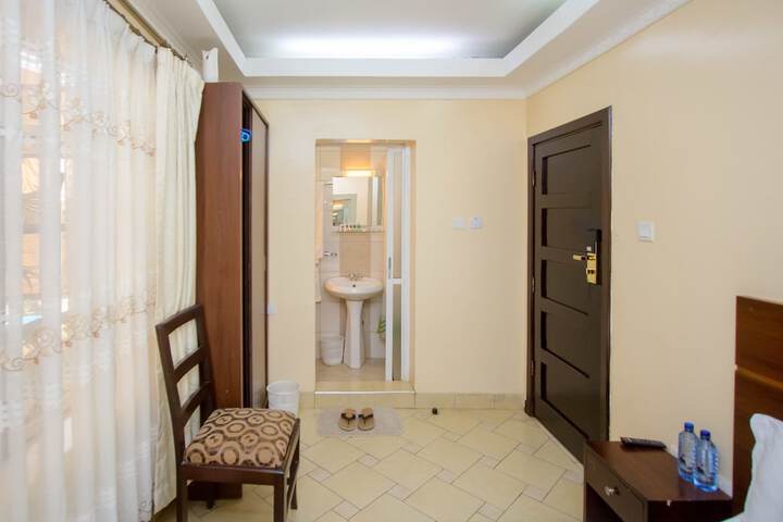 Room 2 of 89