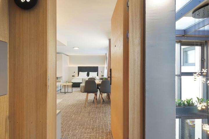Room 26 of 80