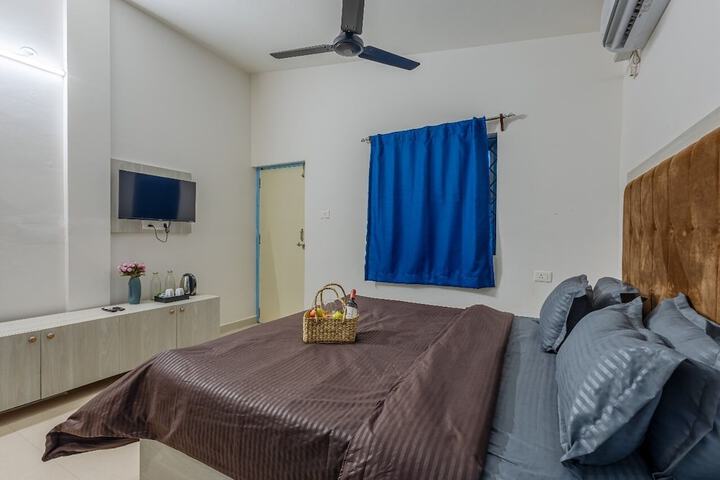 Room 6 of 11