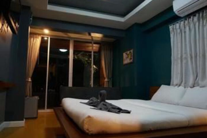 Room 11 of 38
