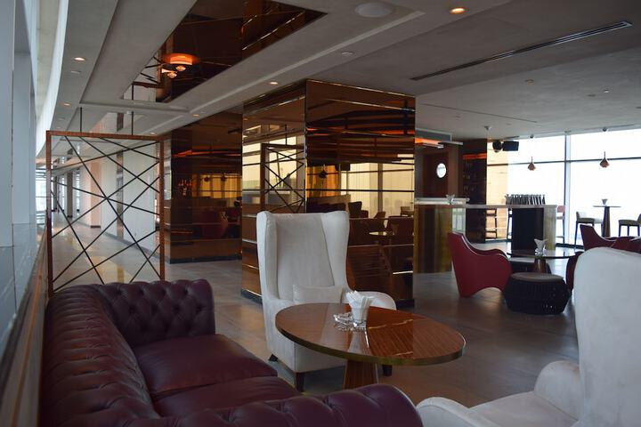 Lounge 62 of 76