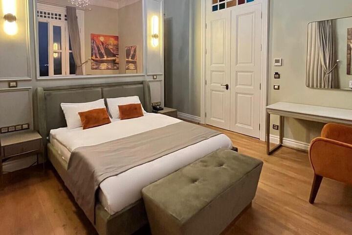 Room 42 of 71